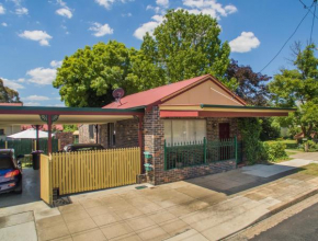 Central Armidale 2-Bedroom Apartment